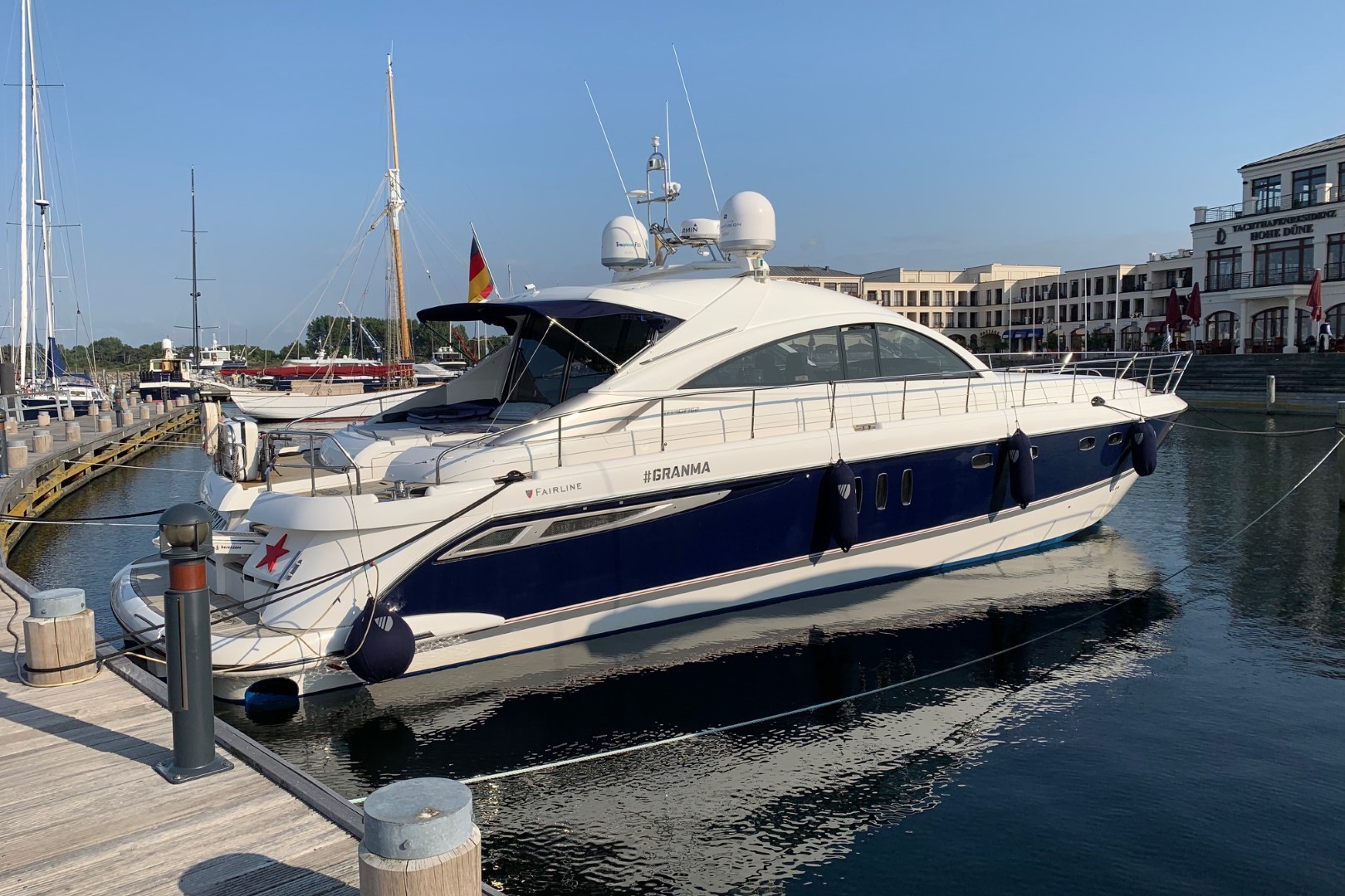 foto: 16 Fairline  Targa 62
