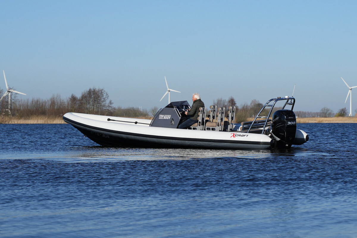 foto: 54 X-Craft R808
