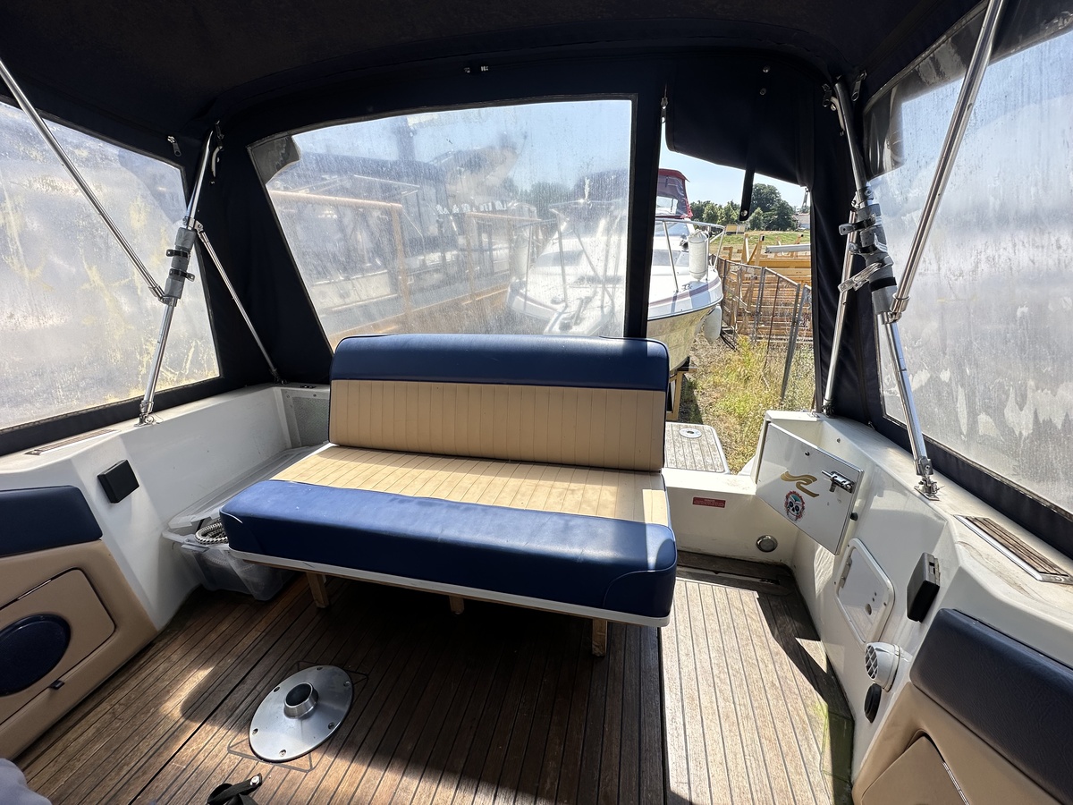 foto: 21 Sea Ray 220DA