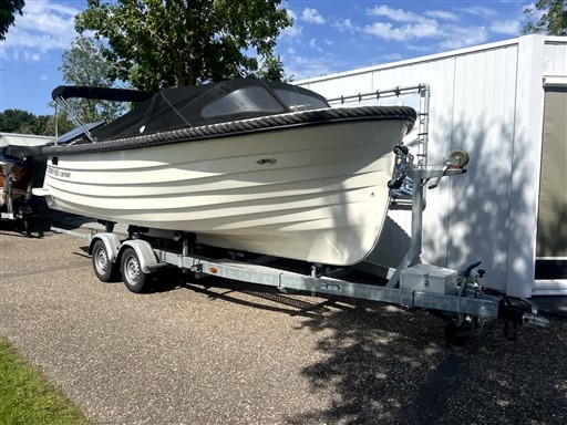 foto: 17 Corsiva 690 Tender