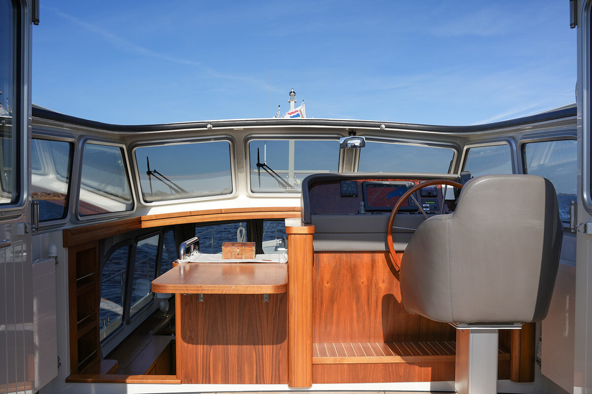 foto: 71 Linssen Grand Sturdy 410 AC Variotop met stabilisator