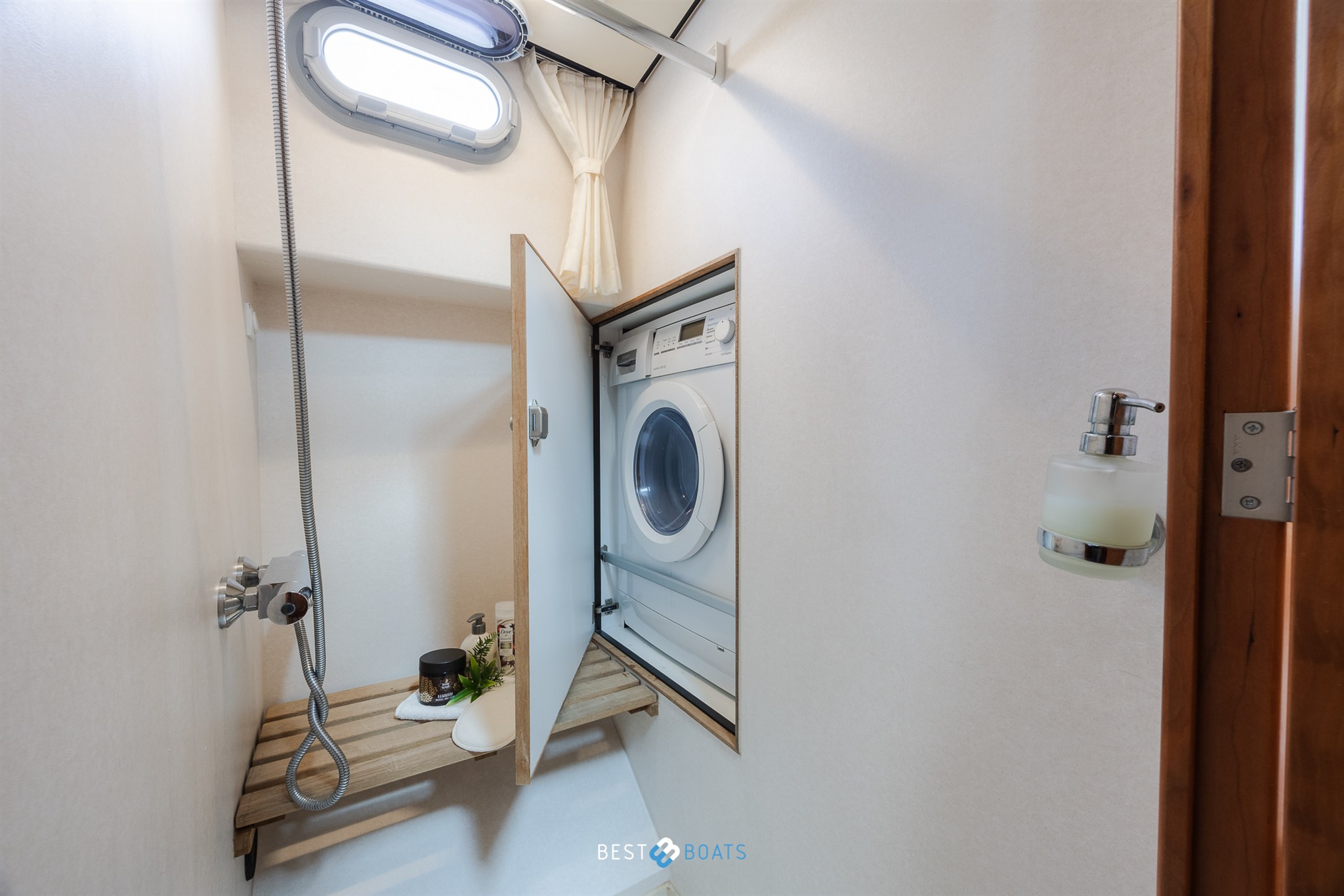 foto: 111 Linssen Grand Sturdy 45.9 AC Twin