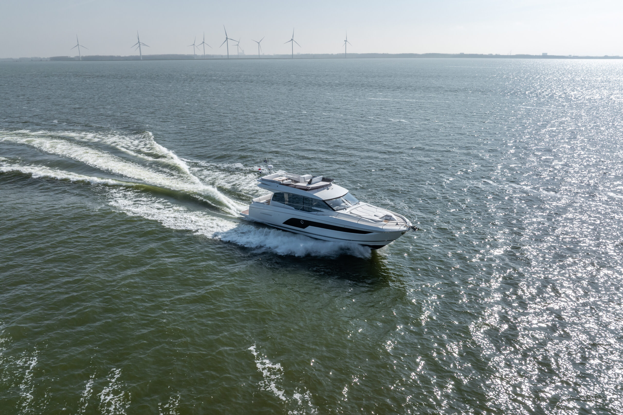 foto: 99 Prestige 590