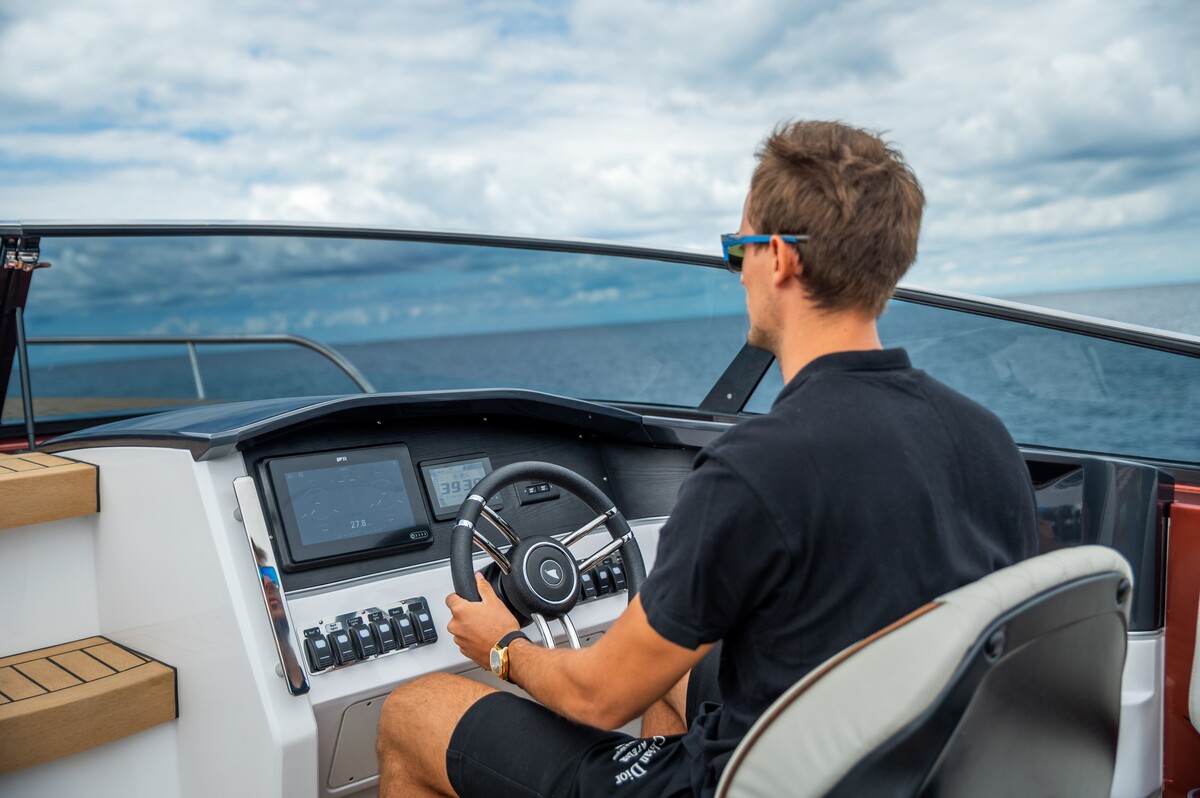 foto: 31 Alfastreet Marine 32 Cabin Sport - Outboard Series