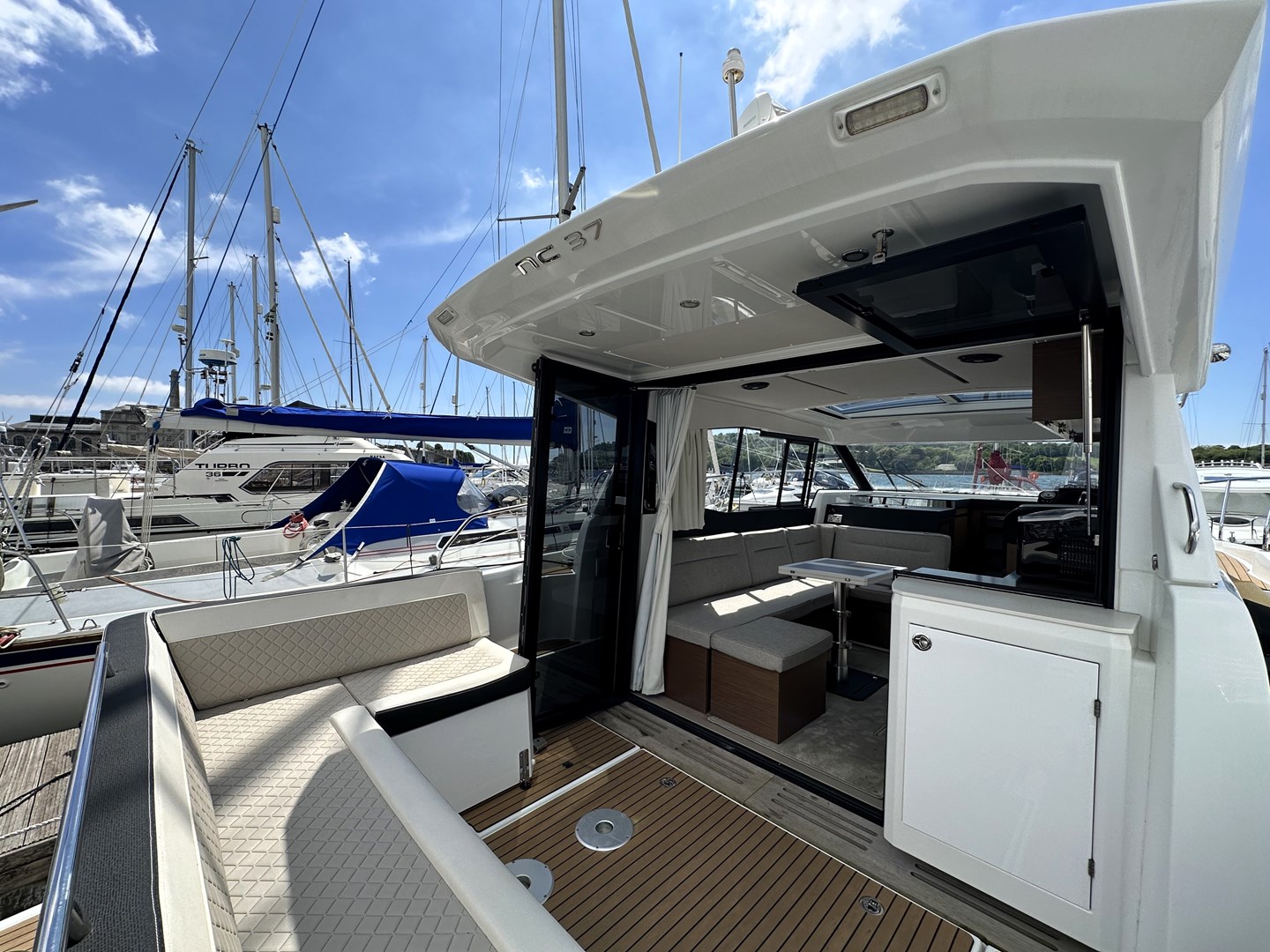 foto: 63 Jeanneau  NC37