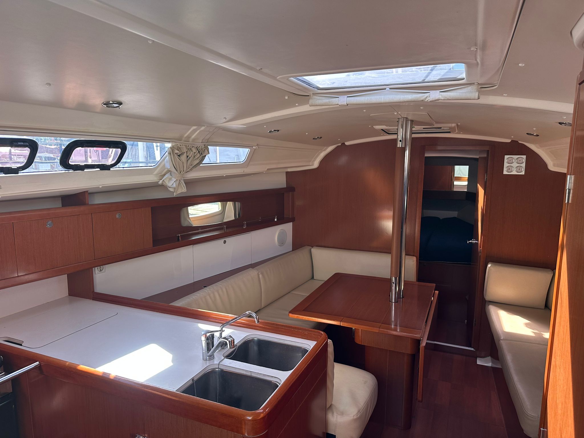 foto: 44 Beneteau Oceanis 37