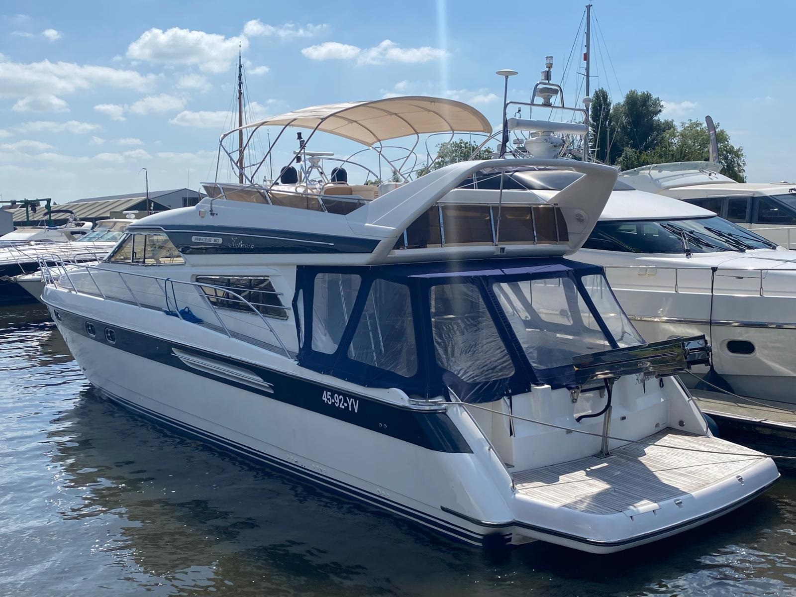 foto: 34 Princess 60 Fly