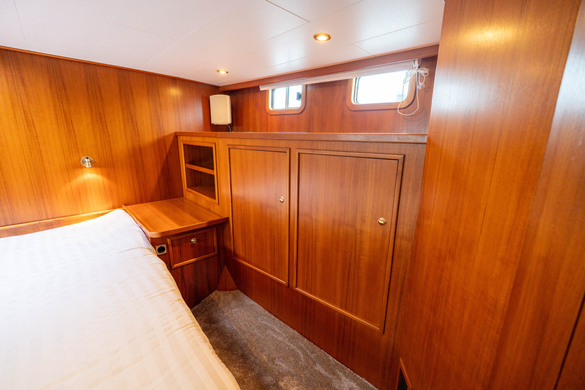 foto: 34 Pieter Beeldsnijder Pieter Beeldsnijder Spiegelkotter 15.00 VS