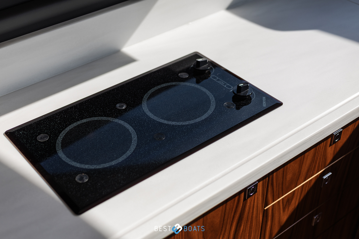 foto: 69 Riviera 4600 SPORT YACHT-PLATINUM EDITION