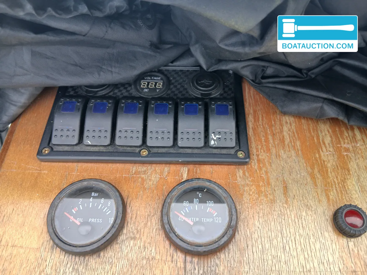 foto: 8 Motorboat 850