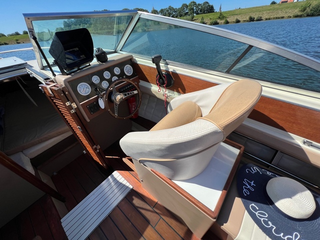 foto: 15 Formula Formula Thunderbird 20 GL