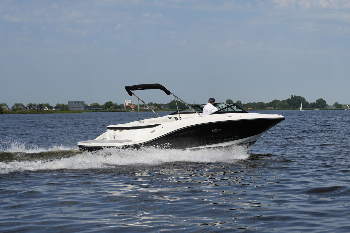 foto: 36 Sea Ray 210