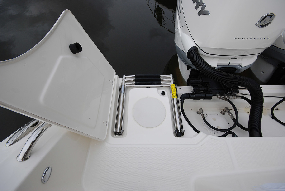 foto: 35 Boston Whaler 330 Outrage