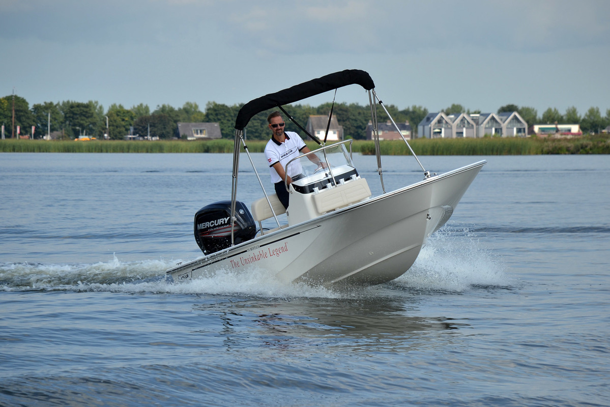 foto: 28 Boston Whaler 170 Montauk