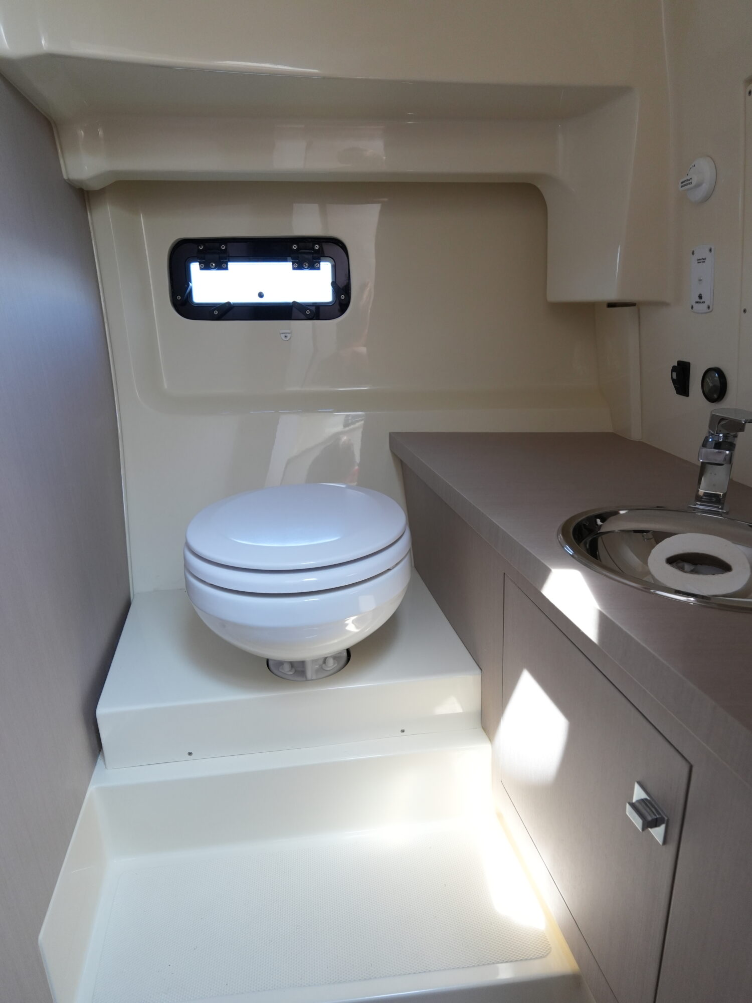 foto: 33 Invictus Invictus 270 CX