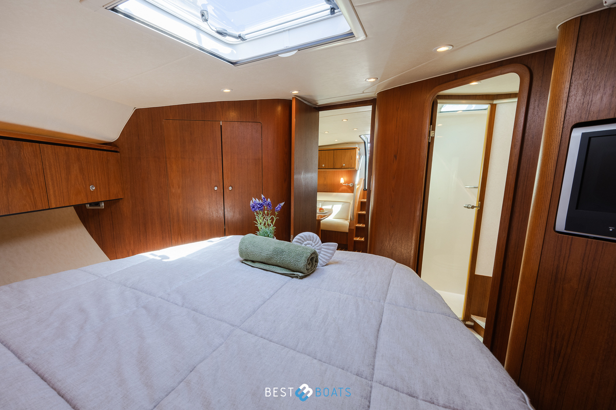 foto: 47 Tiara 4300 Sovran