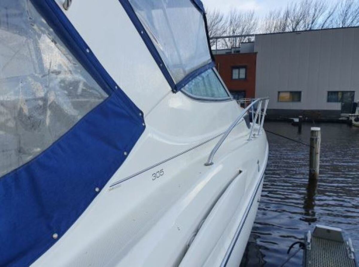 foto: 32 Bayliner 305 CIERA