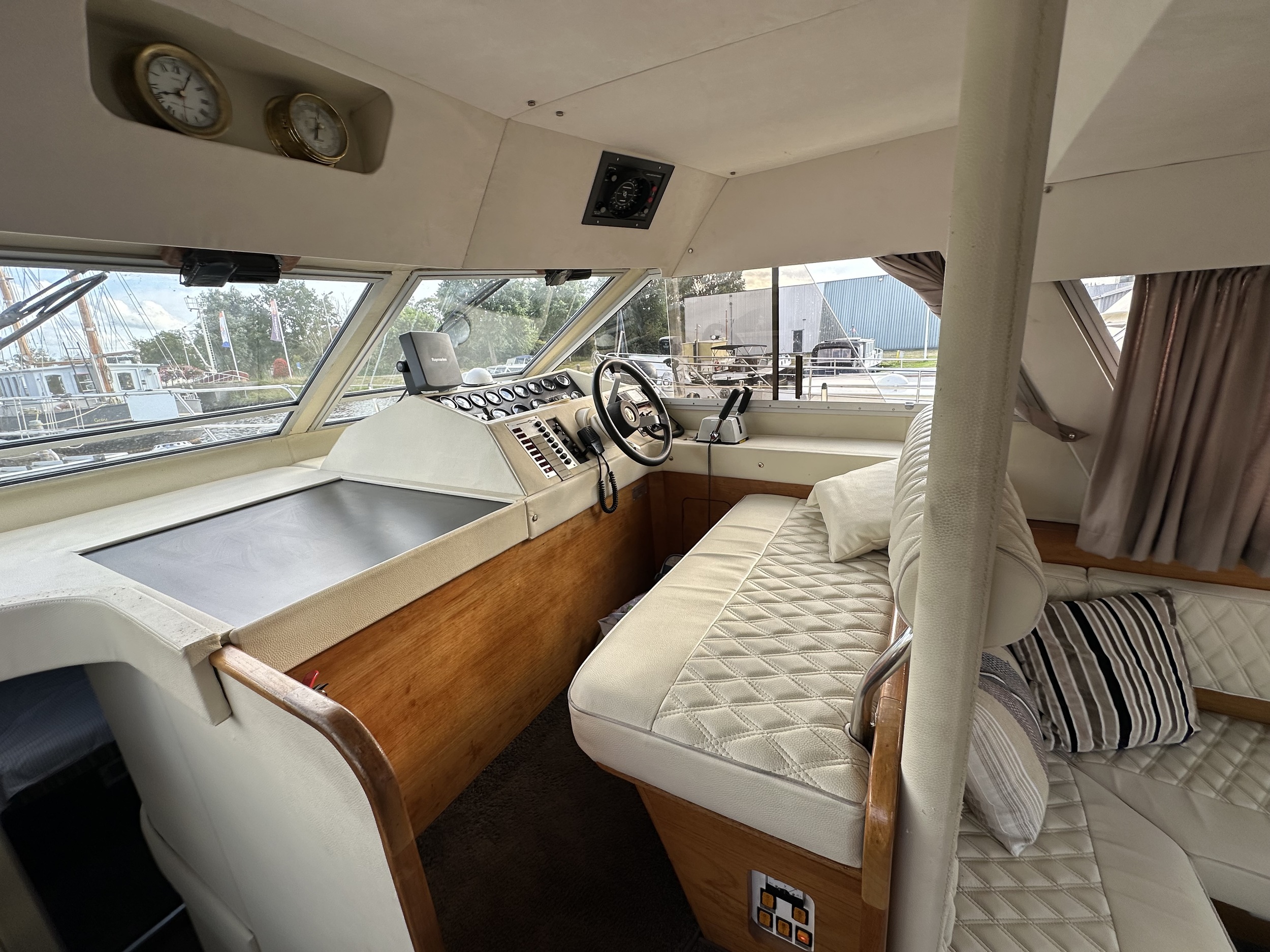 foto: 25 Princess 38 Flybridge