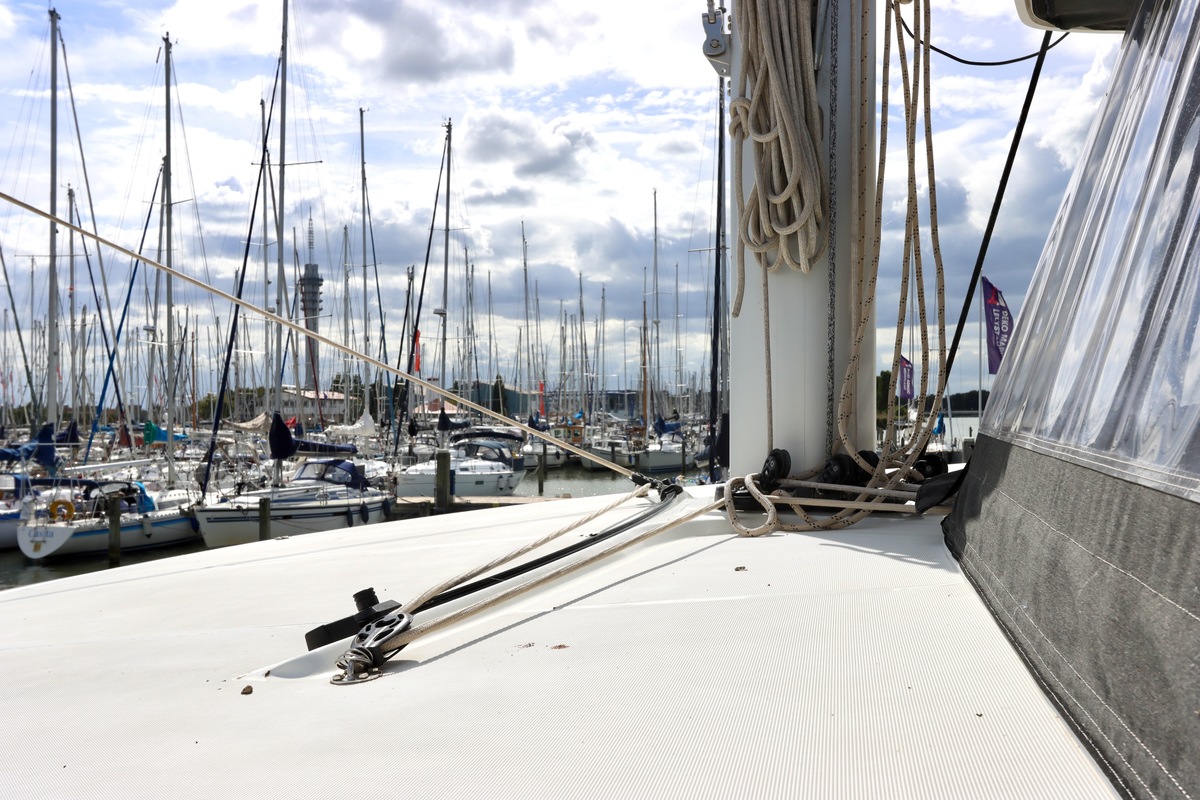 foto: 200 Lagoon 42 Full specs