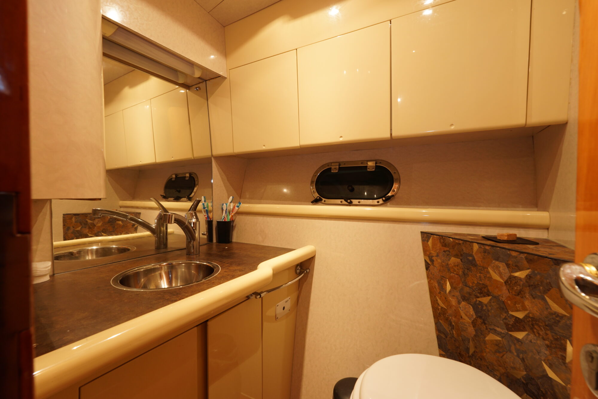 foto: 106 Airon Airon Marine 425 HT