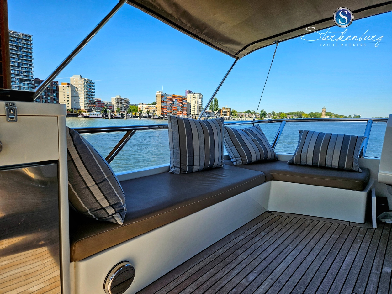 foto: 36 Van der Valk Continental II 2300 ALU-IPS