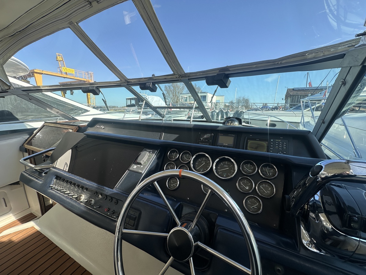 foto: 47 Sea Ray 310 Sundancer 