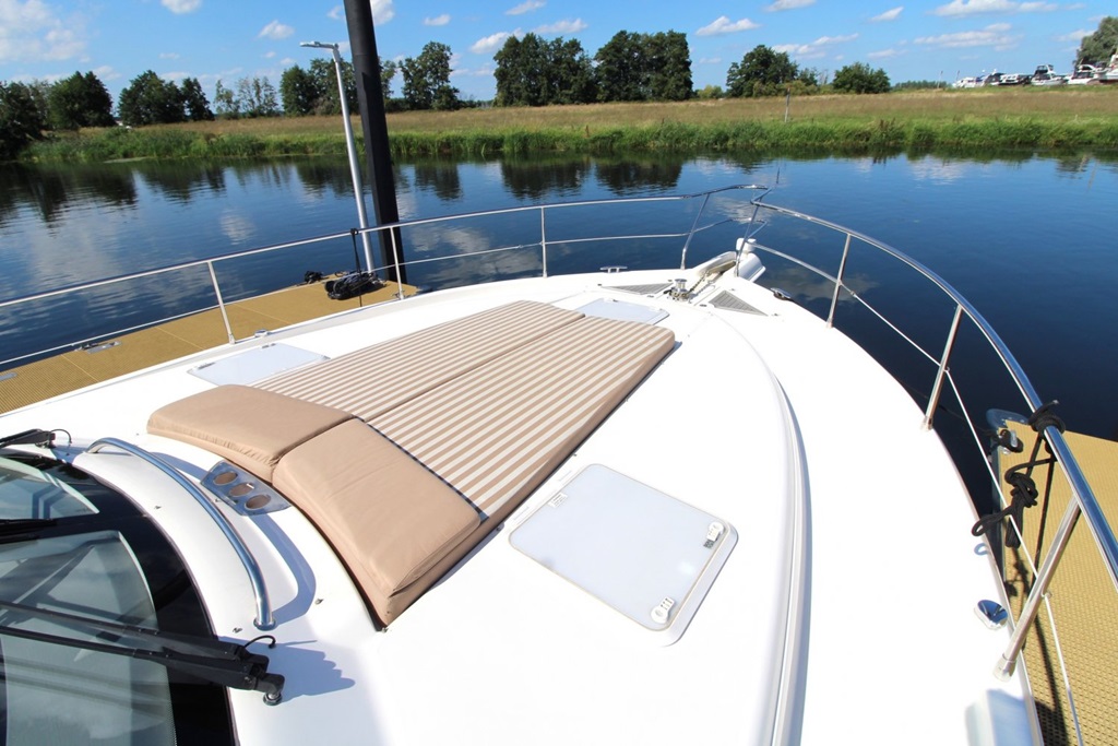 foto: 32 Rivièra 4700 Sport Yacht