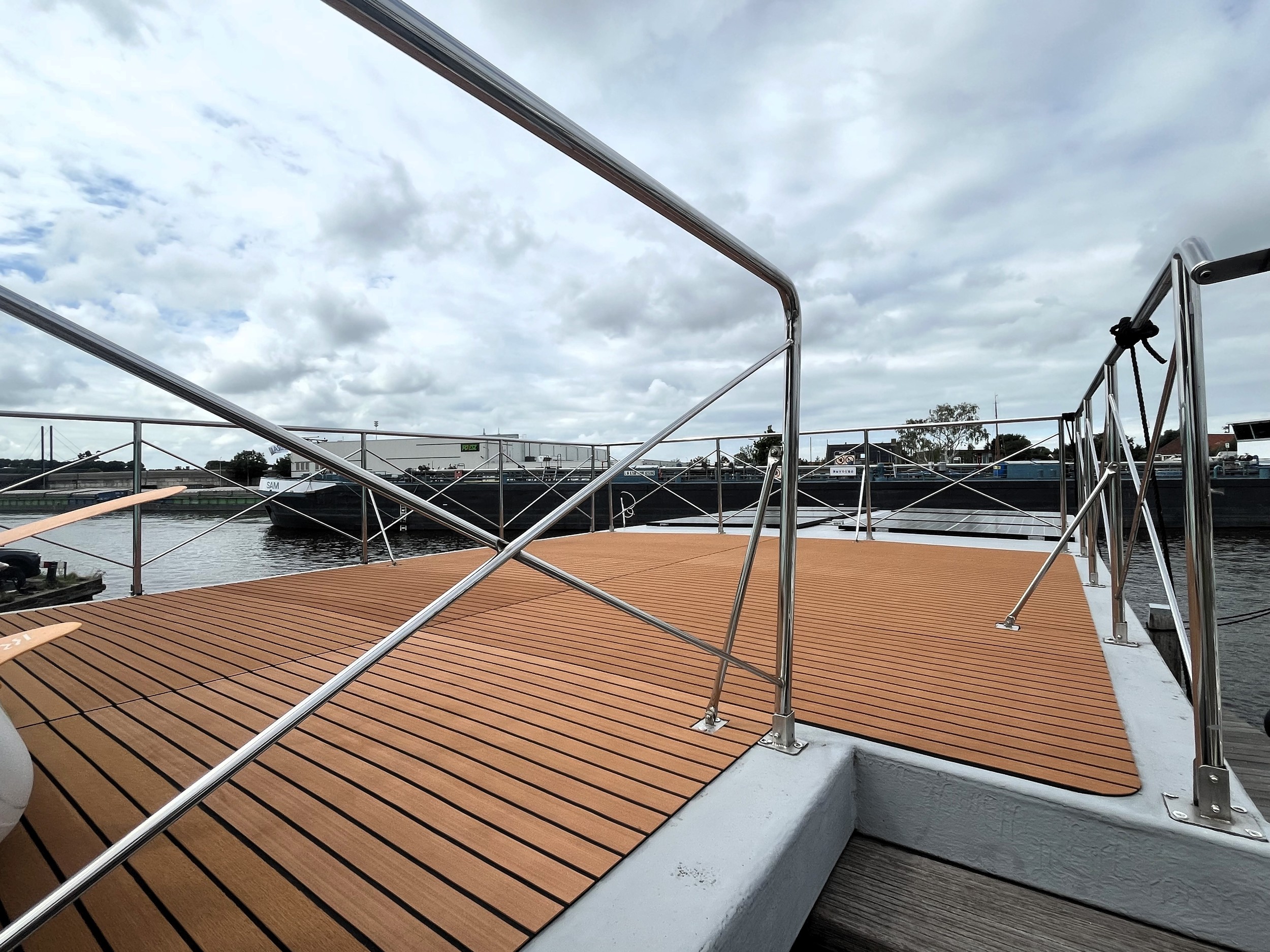 foto: 54 Campi 400 Houseboat