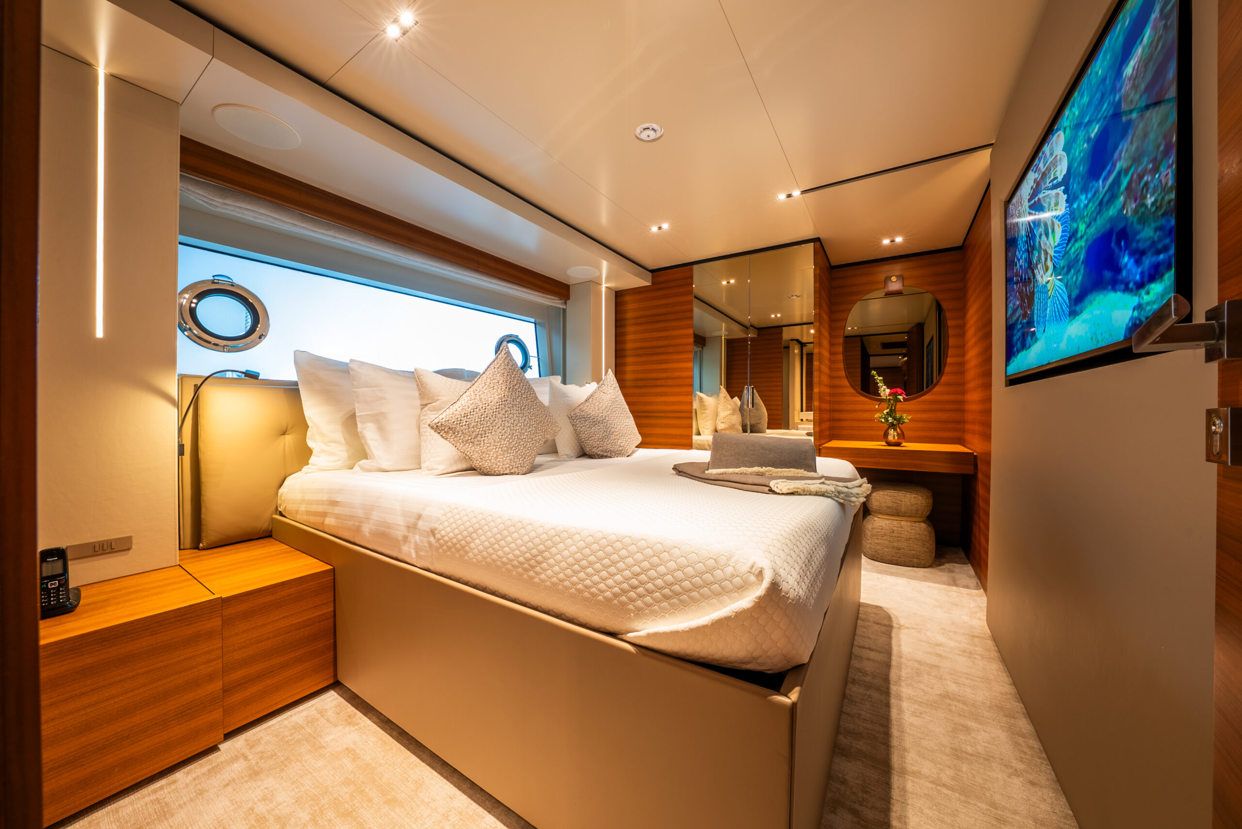foto: 106 Custom Line Navetta 33