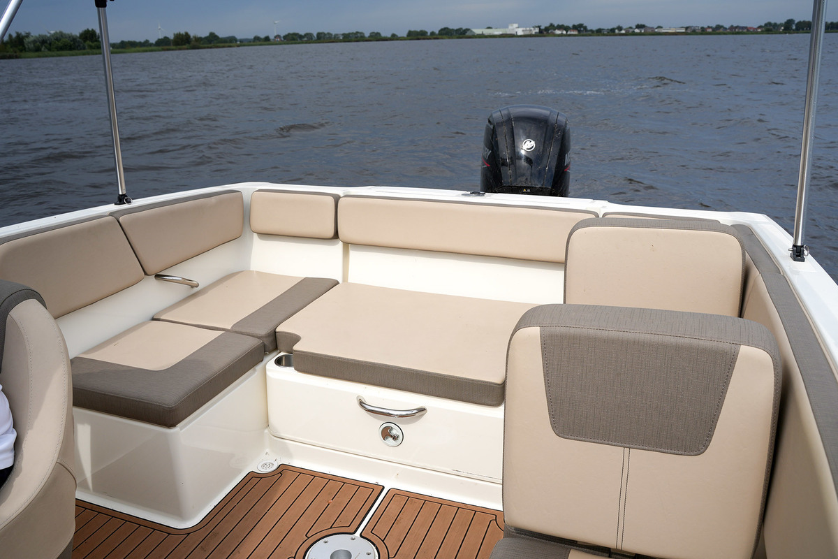 foto: 33 Bayliner VR4