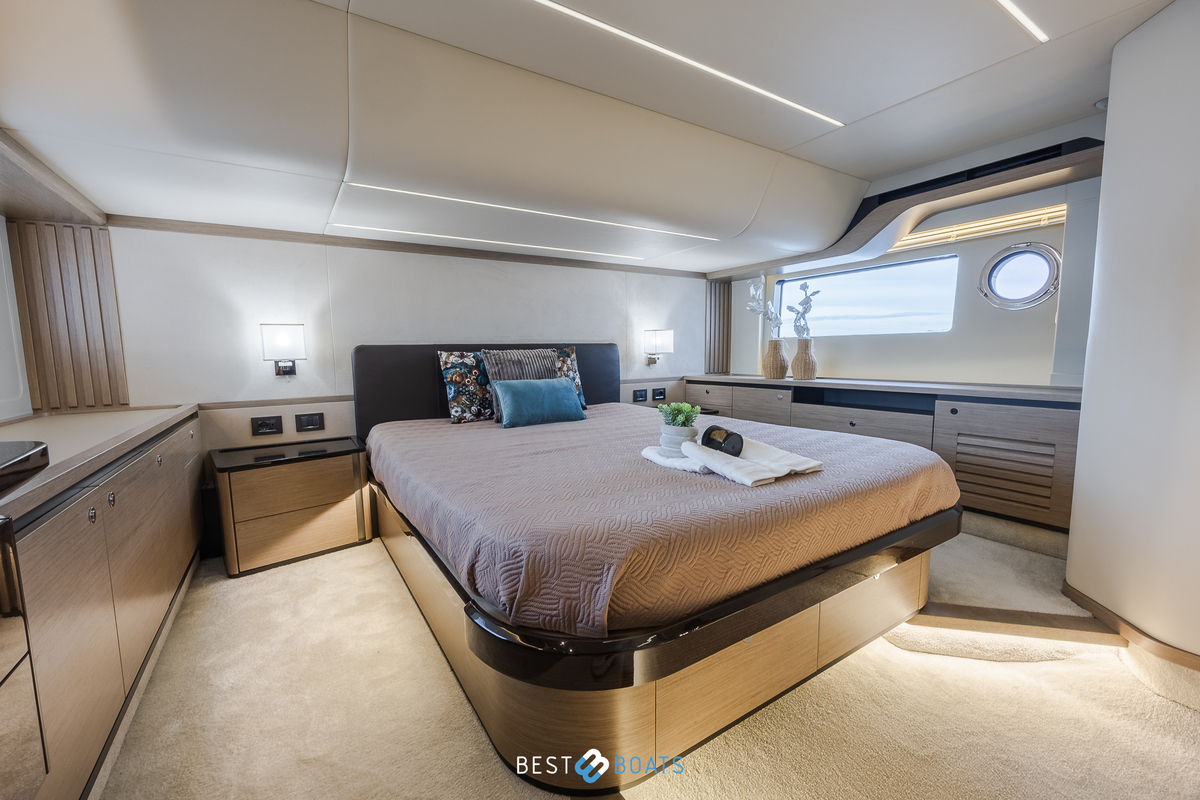 foto: 87 Absolute  Navetta 52