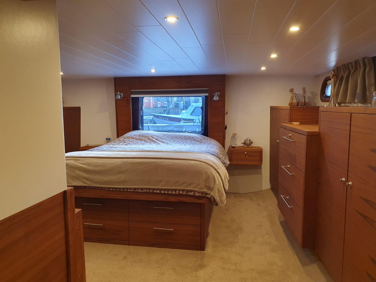 foto: 45 Jacabo 2300 (Varend woonschip)