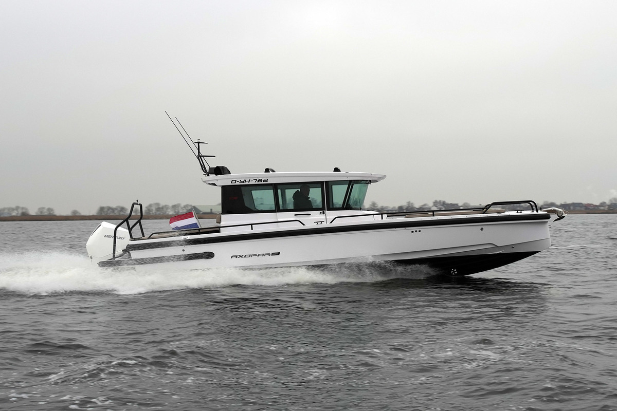 foto: 84 Axopar  28 Cabin