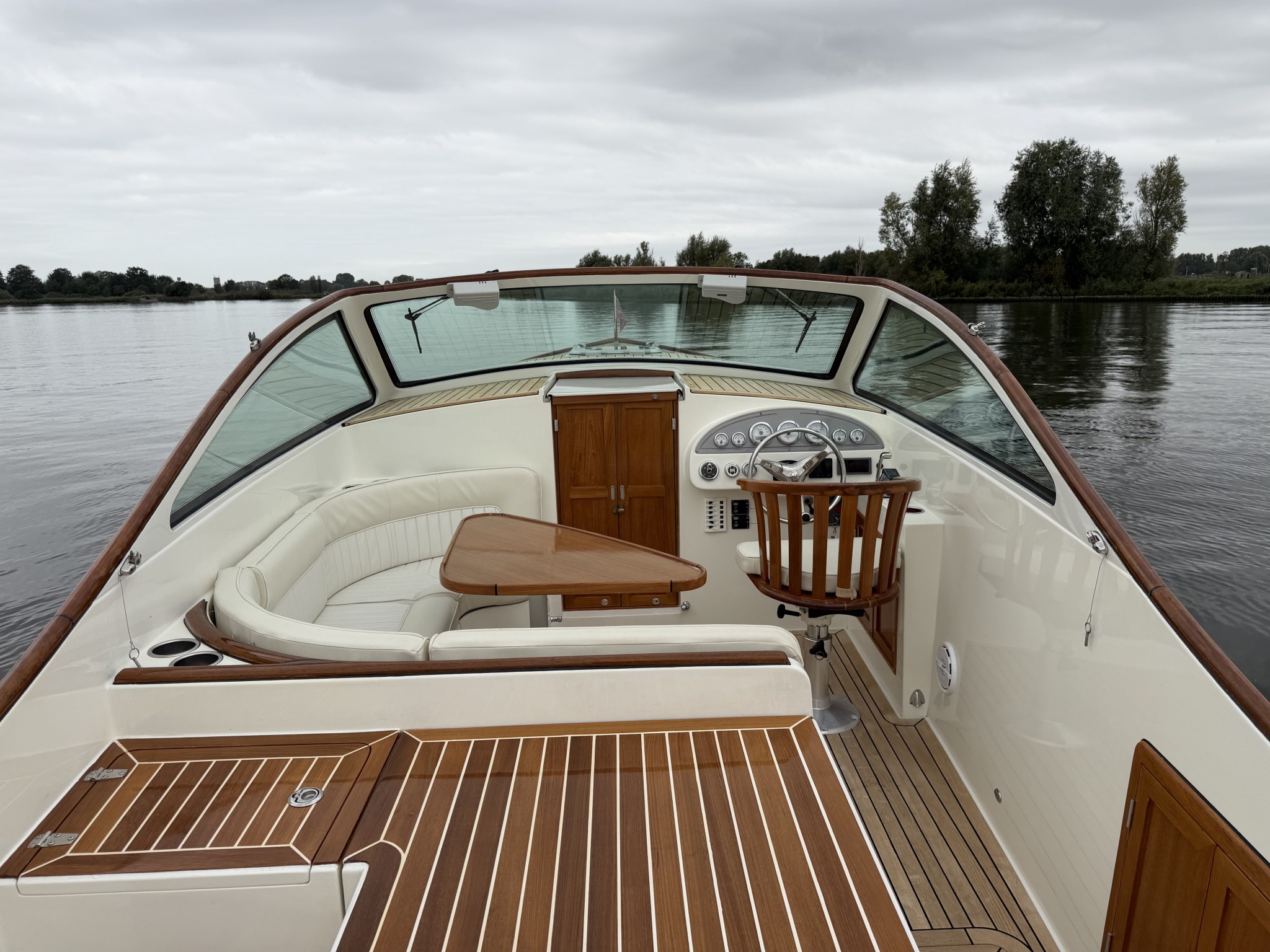 foto: 34 Long Island 33 Runabout