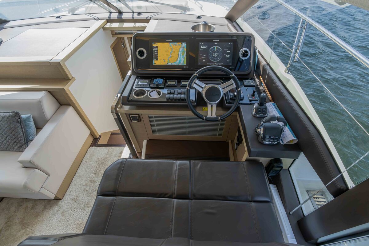 foto: 35 Jeanneau  Prestige 520 Fly