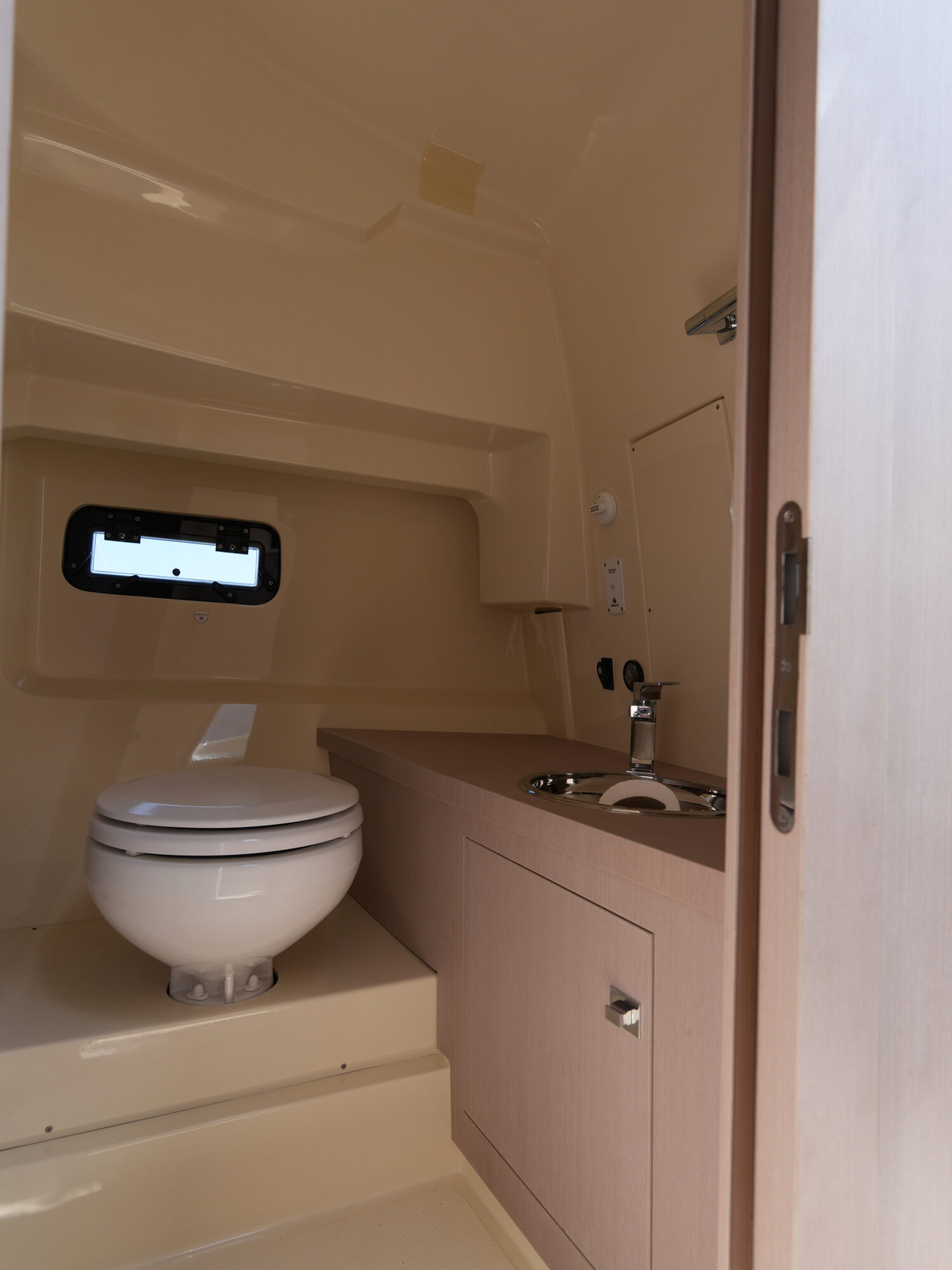 foto: 35 Invictus Invictus 270 CX