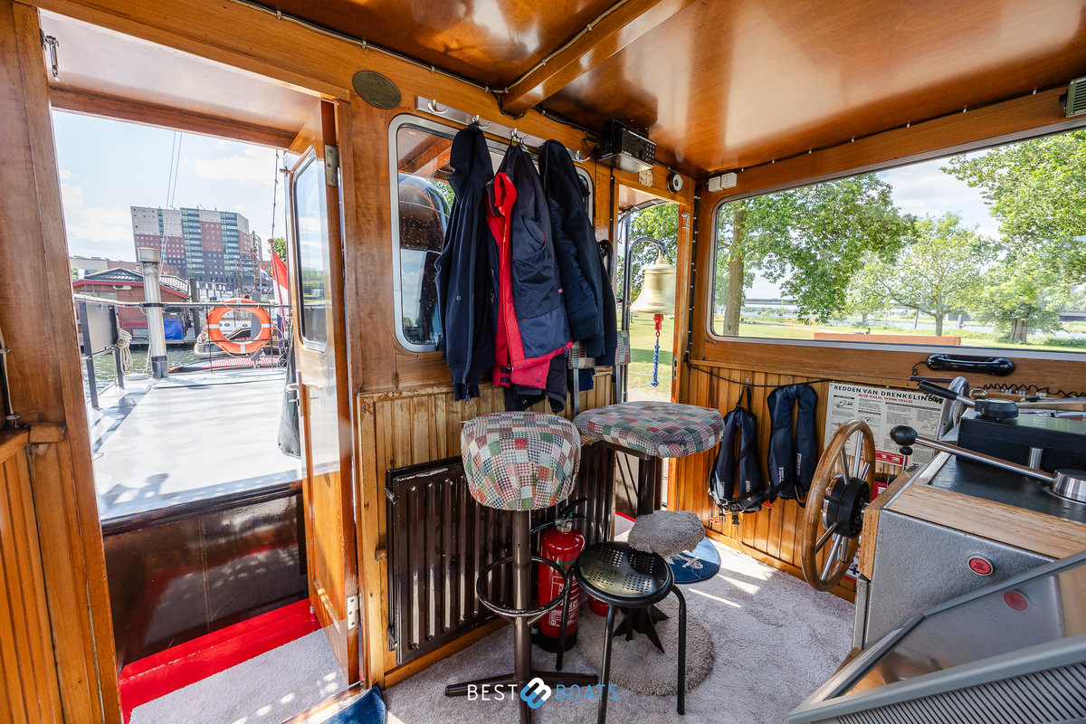 foto: 90 Sleepboot Limburgia 