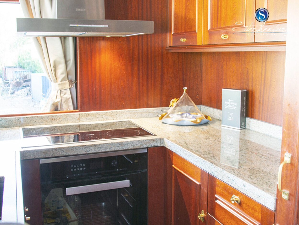 foto: 90 Alm Delfino 60