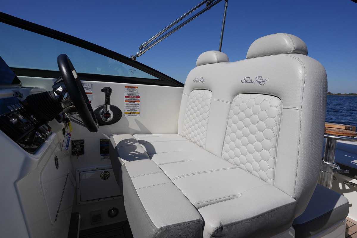 foto: 83 Sea Ray Sundancer 265