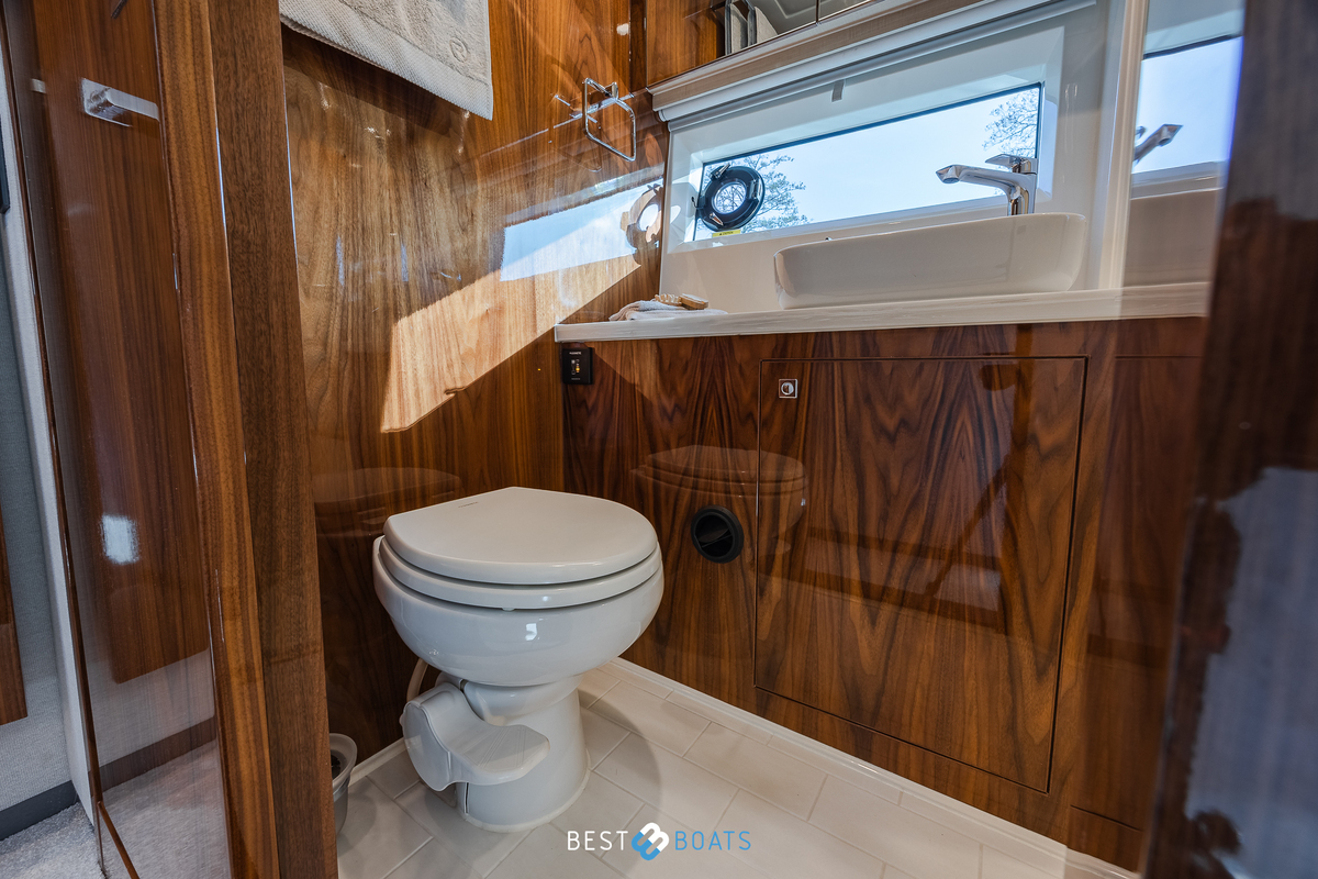 foto: 71 Riviera 4600 SPORT YACHT-PLATINUM EDITION