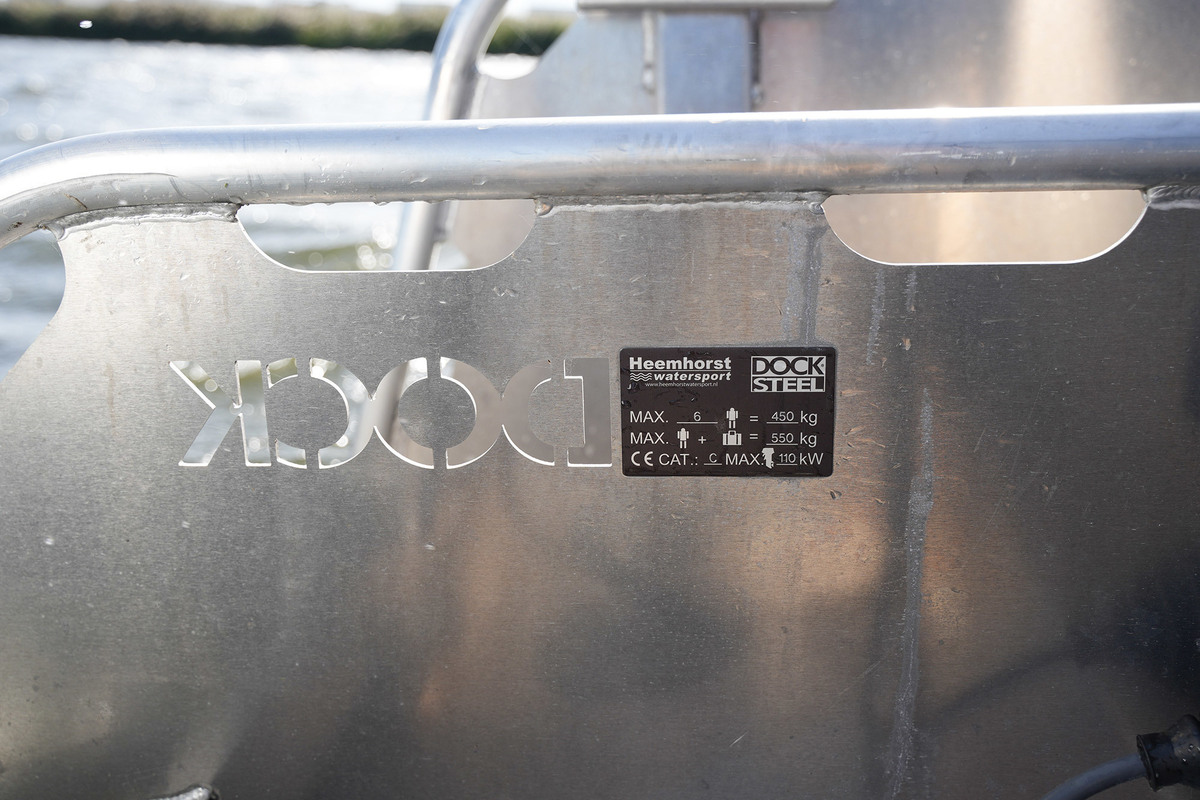 foto: 32 Dock Steel 650