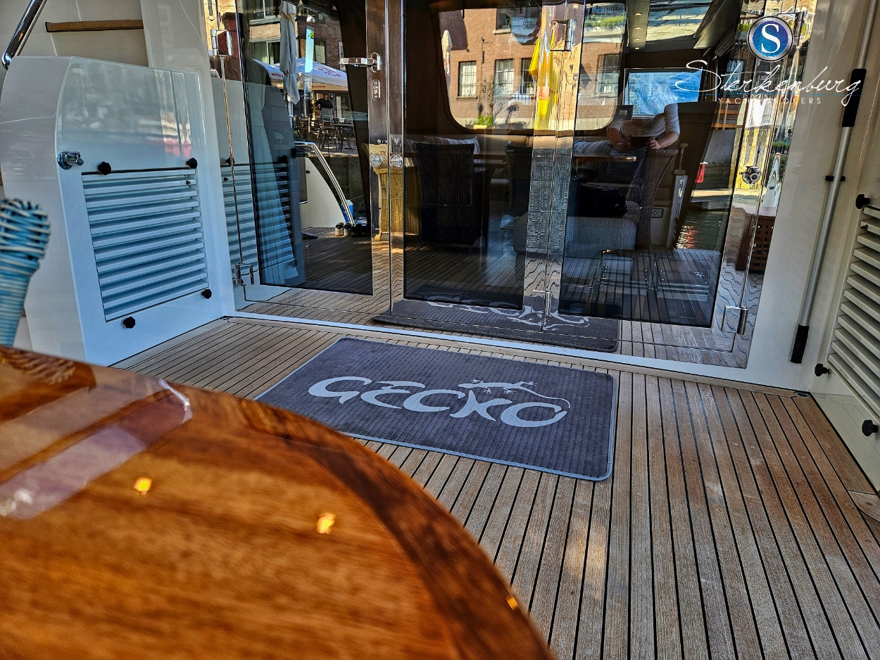 foto: 37 Van der Valk Continental II 2300 ALU-IPS