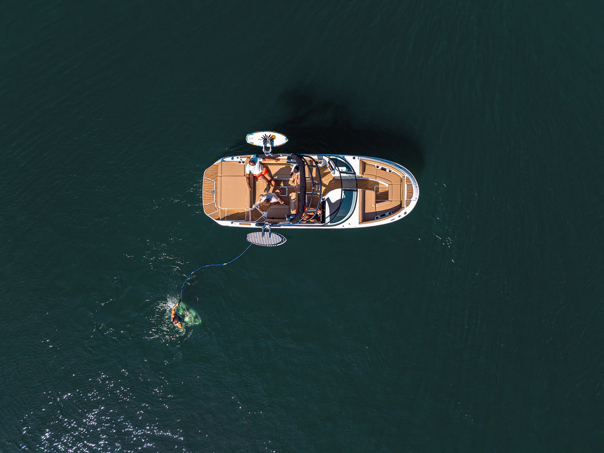 foto: 21 Sea Ray SDX 250 Surf