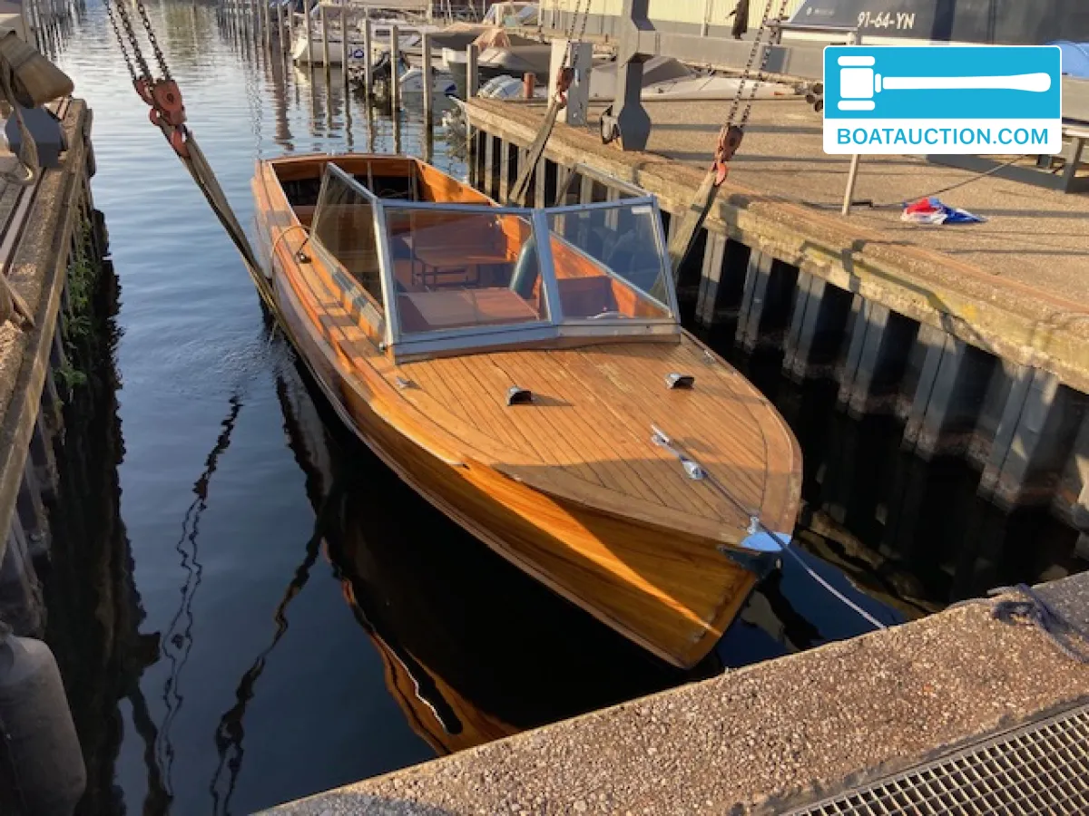 foto: 24 Taxi boat 850