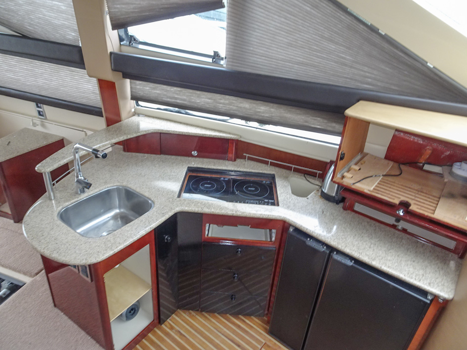 foto: 88 Meridian 391 Sedan
