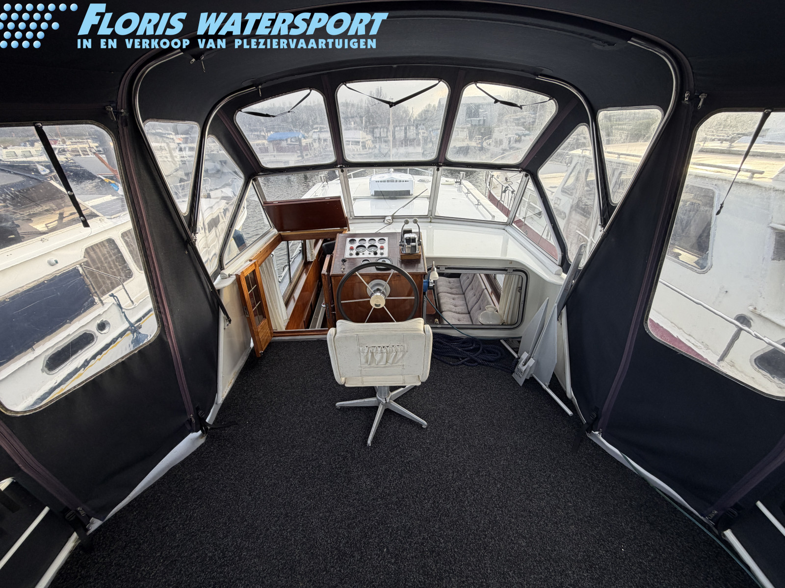 foto: 19 Blauwe Hand kruiser 1350 AK