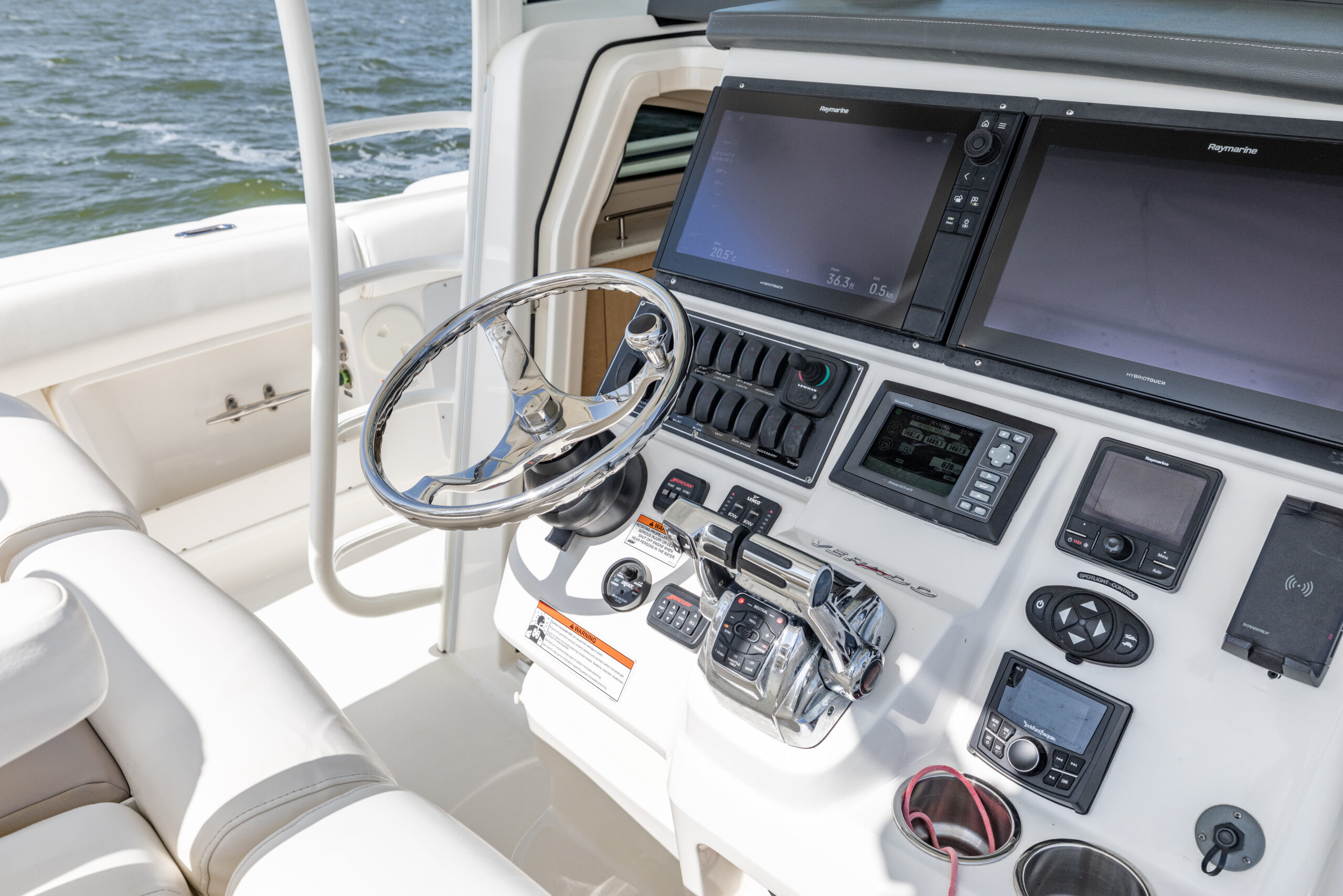 foto: 85 Boston Whaler 370 Outrage