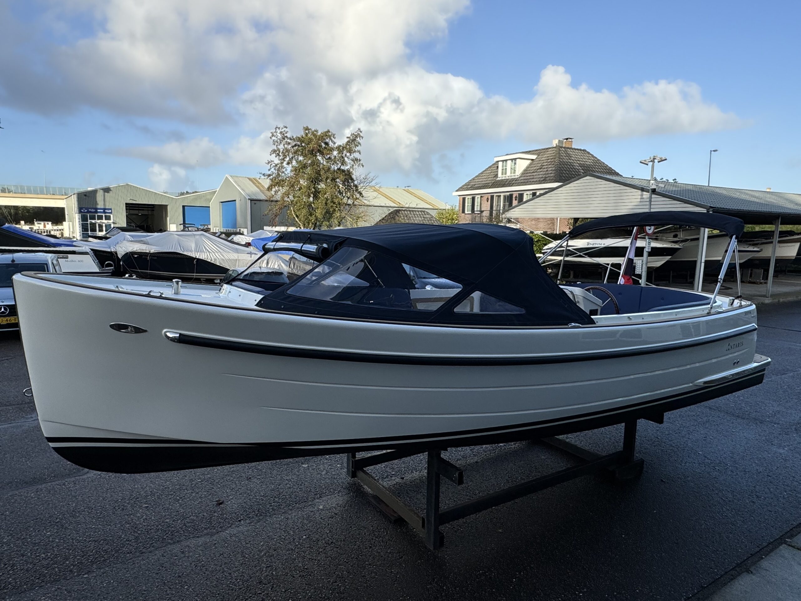 foto: 23 Motorboat 1100