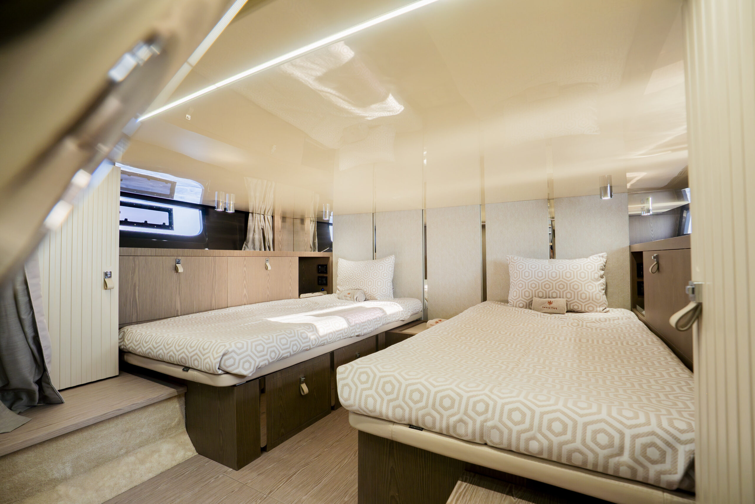 foto: 58 Invictus TT460