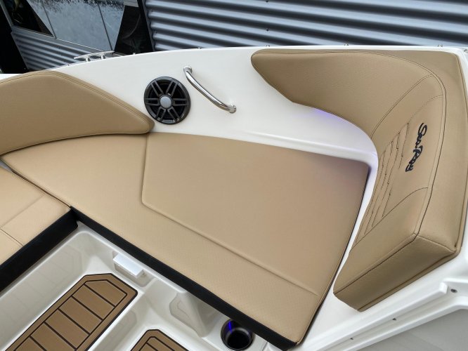 foto: 26 Sea Ray SPX 210 Outboard